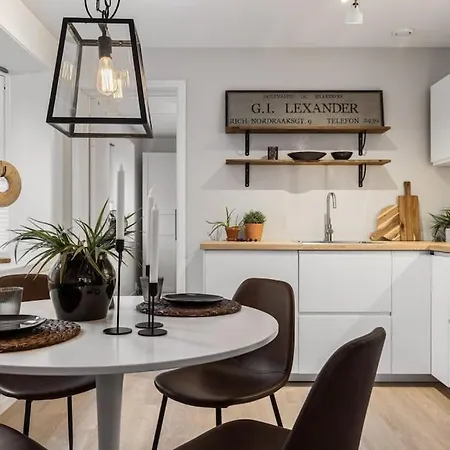 Modern In The Heart Of דירה