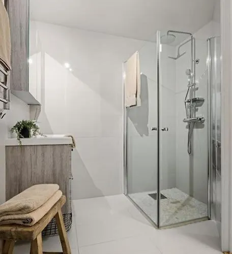 Modern In The Heart Of * Μπέργκεν